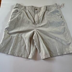 Men's Light tan Shorts. NWT